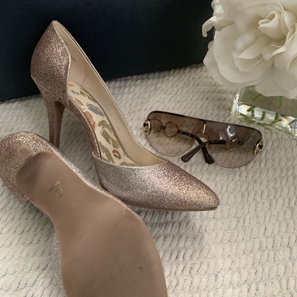 Like New... Juicy Couture Metallic Gold Shoes - Picture 3 of 5